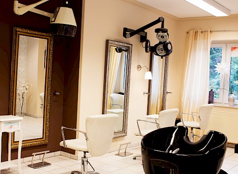 Salon Hairdesigner in Oldenburg Salon Hairdesigner in Oldenburg